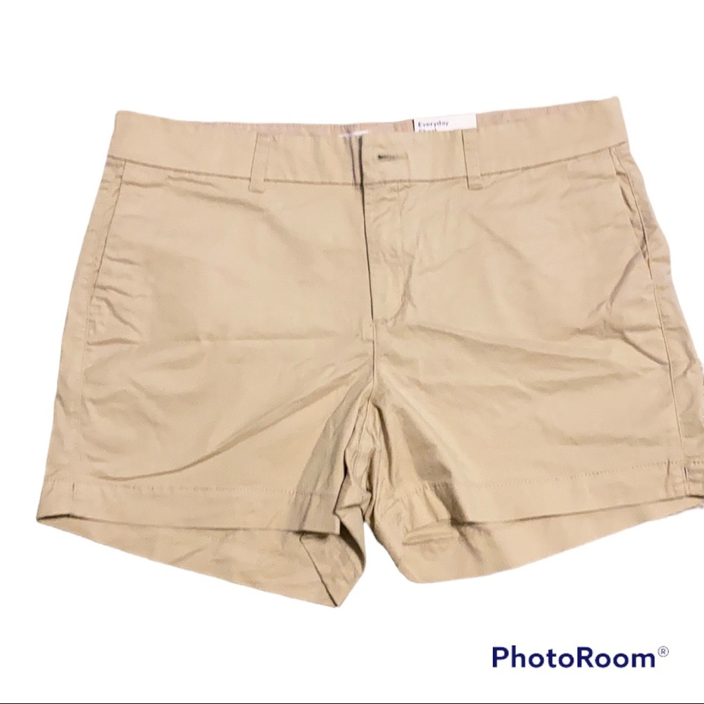 NWT Old Navy tan everyday shorts Sz 14 cotton and spandex. Front pockets